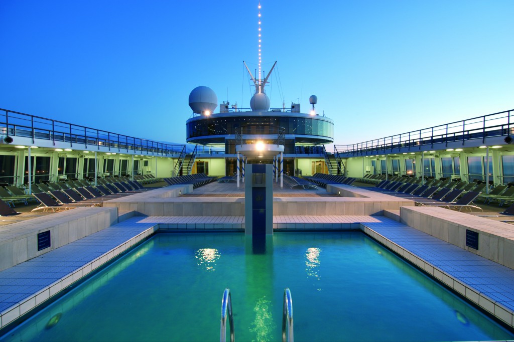 Costa-classica-Piscine-exterieure-Piazza-Trevi