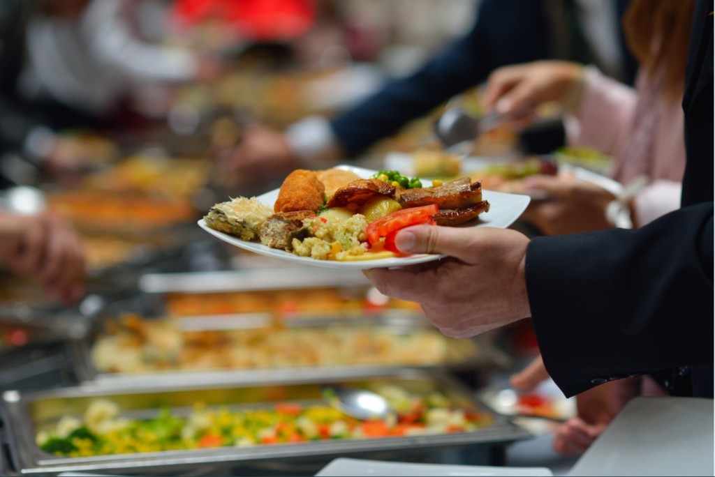 Les buffet offrent le choix, la  variété;;;  