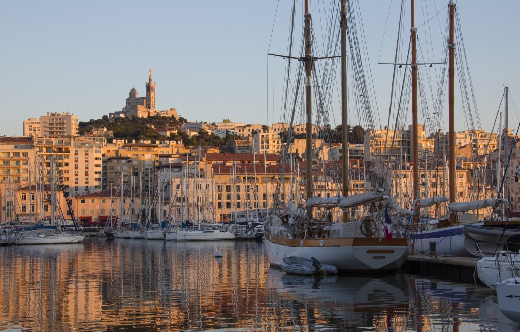 Vue sur le Vieux port de Marseille