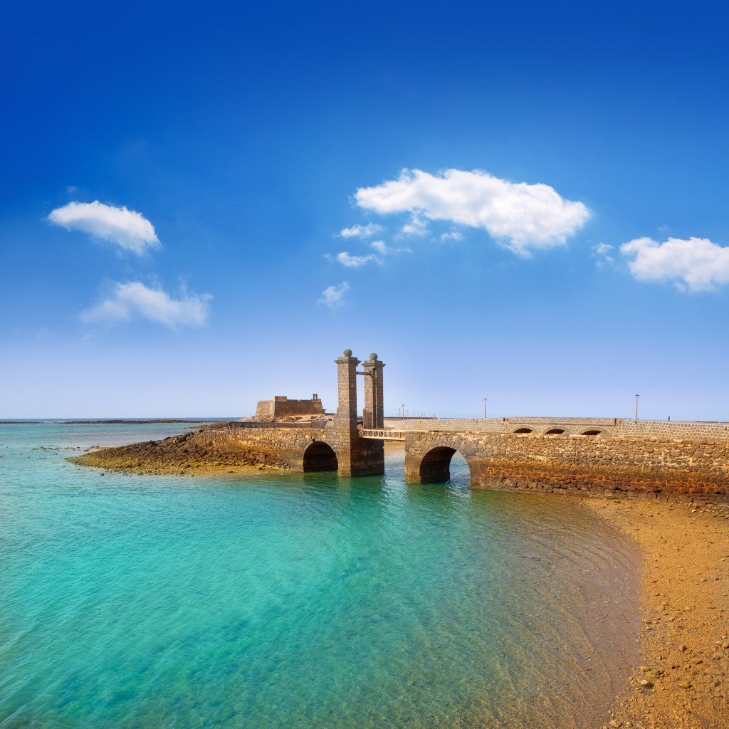 Château fort San Gabriel et le pont de las Bolas, Arrecife Lanzarote ( Iles Canaries)