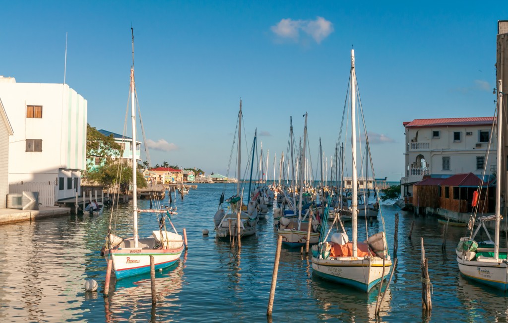 Vue sur le port de Belize city a Belize ( Caraibes)