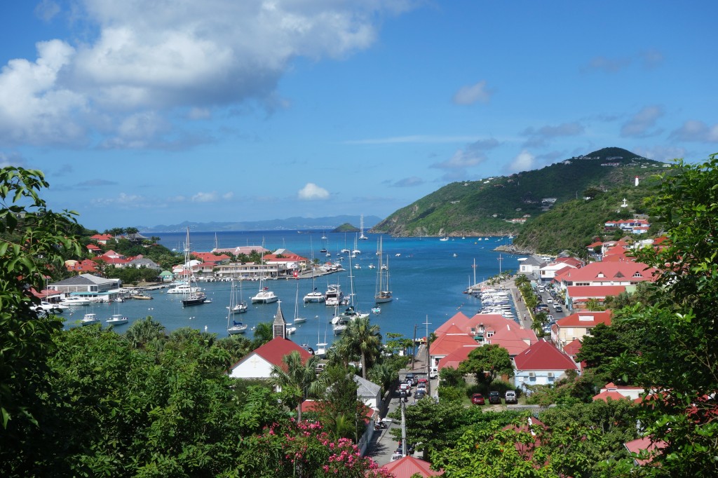 Charmante ville 'Gustavia ' donnant sur le Rade Gustavia, ou les noms des rue sont encore en Suédois,  depuis l’époque ou l’île appartenait a la Suéde